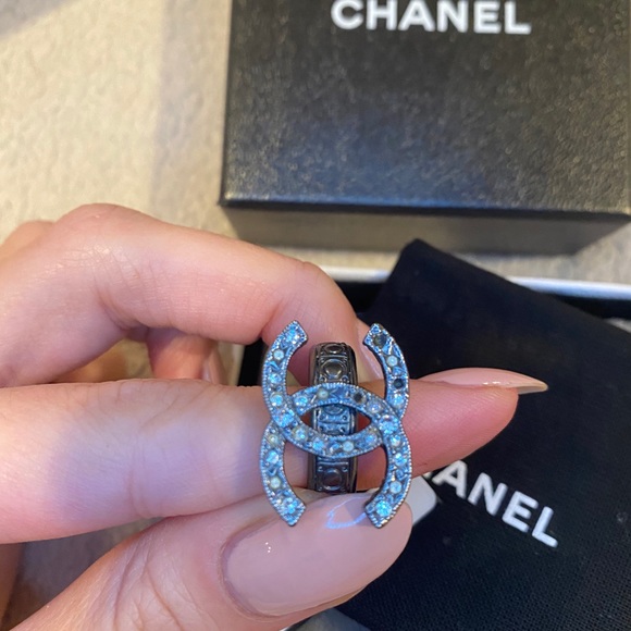 Chanel Logo Silver Threads Ring - Picture 4 of 9